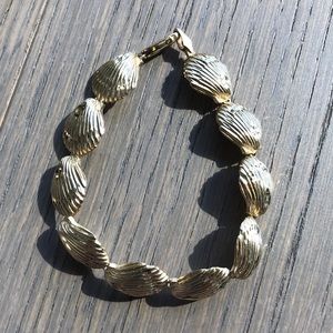 14k gold heavy Seashell bracelet